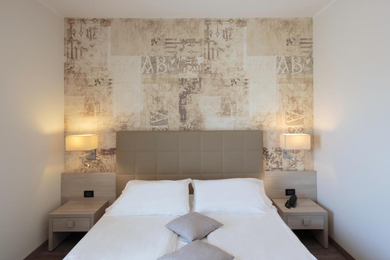 קאורלה Hotel Monaco מראה חיצוני תמונה