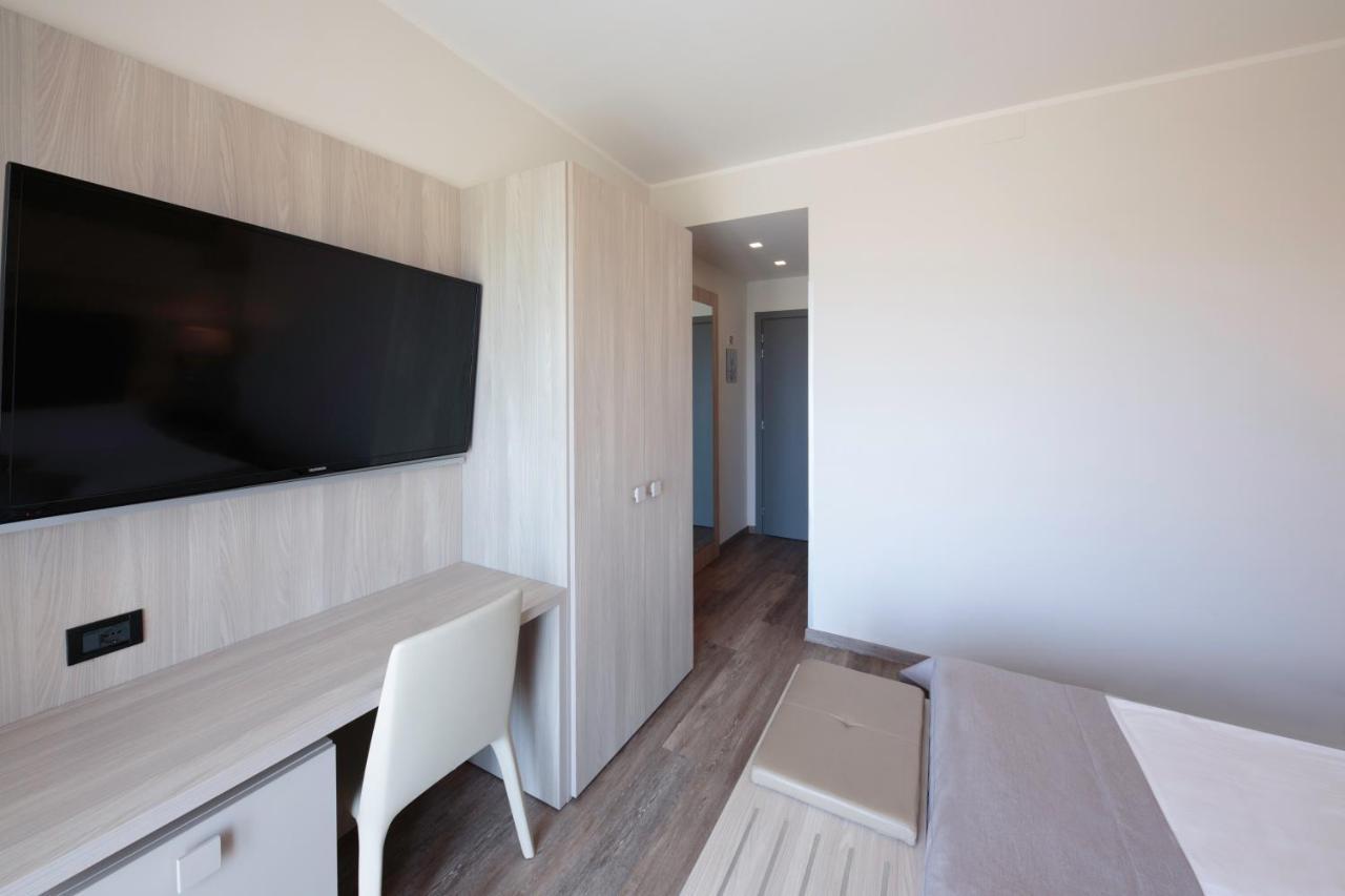 קאורלה Hotel Monaco מראה חיצוני תמונה