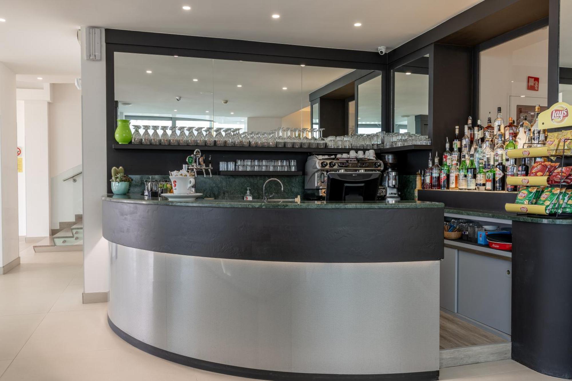 קאורלה Hotel Monaco מראה חיצוני תמונה
