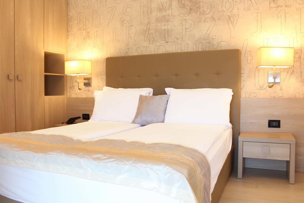 קאורלה Hotel Monaco מראה חיצוני תמונה